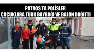 Patnos'ta Polisler Çocuklara Türk Bayrağı ve Balon Dağıttı