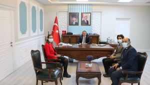 Patnos Kaymakamı öğretmenleri makamında kabul etti.