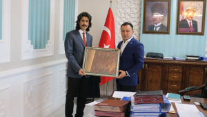 İlçe Kaymakamımız Sayın Yusuf CANKATAR, İlçemiz Selahaddin Eyyubi Fen Lisesi Müdürü Mehmet Akif DADAŞ’ı makamında kabul etti.