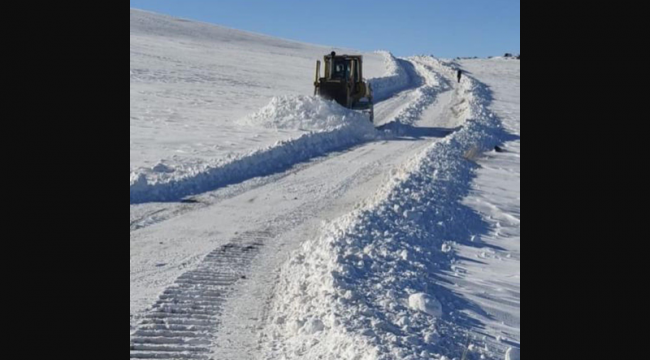 İlçe Özel İdare Müdürlüğü ekiplerimizin karla mücadele çalışmaları devam ediyor.