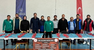 Patnos'ta Gençlere Spor Malzemesi Dağıtıldı