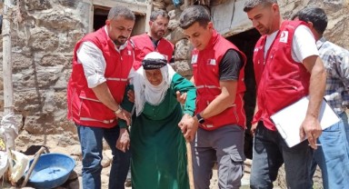Patnos'ta Kızılay'dan 90 Yaşındaki Teyzeye Sıcak Dokunuş