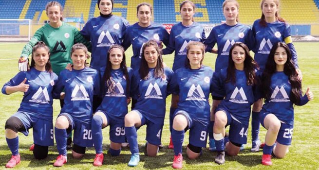 “Çocuk Yaşta Gelinlik Değil Forma” Projesi Başarısıyla Göz Dolduruyor