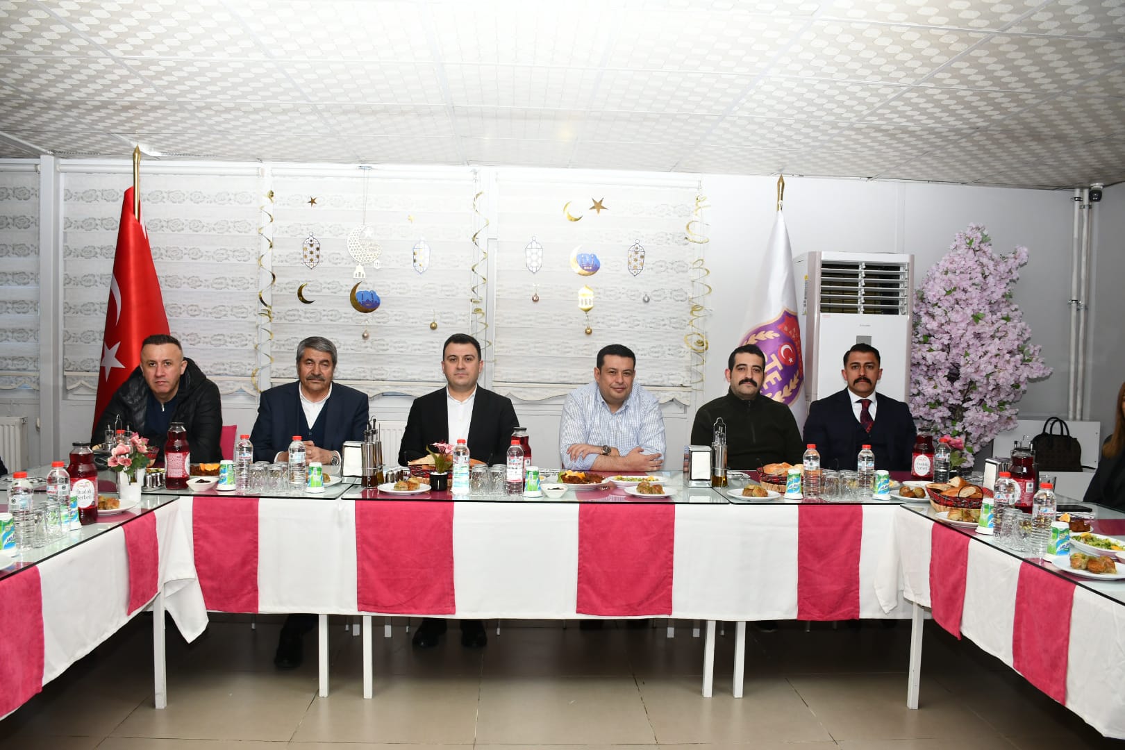 Patnos Açık Ceza İnfaz Kurumu’nda düzenlenen iftar programında protokol ve